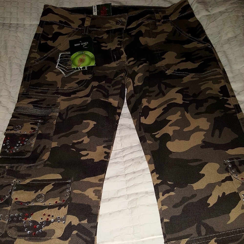 NWT stretchy Camo pants